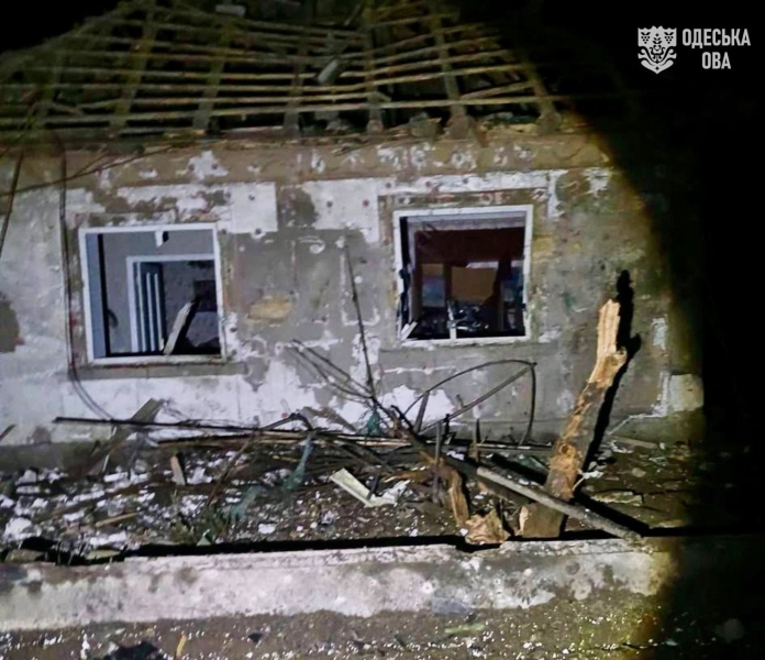 Пошкоджені будинки, ліцей та&nbsp;АЗС, є&nbsp;поранені: росія продовжує масовані удари (фото)