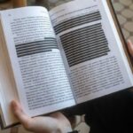 У росії почали закреслювати тексти в книжках: під цензуру потрапила навіть класика