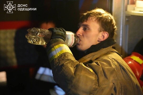 Российские БпЛА ударили по домам в Одессе: среди пострадавших – дети (обновлено) Российские БпЛА ударили по домам в Одессе: среди пострадавших – дети (обновлено)