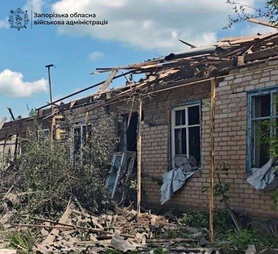 Зруйновані будинки, спалені авто, загиблі та поранені діти: рф накрила Україну хвилею атак (фото)