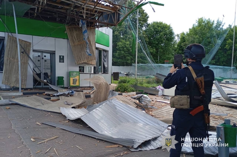 Зруйновані будинки, спалені авто, загиблі та поранені діти: рф накрила Україну хвилею атак (фото)