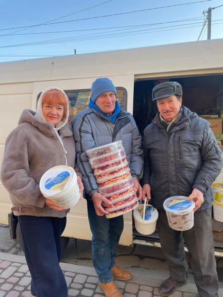 Вижити в норі легше з матрацом, подушкою і бутербродом з салом: як волонтерка з Лубен досі закриває базові потреби фронту