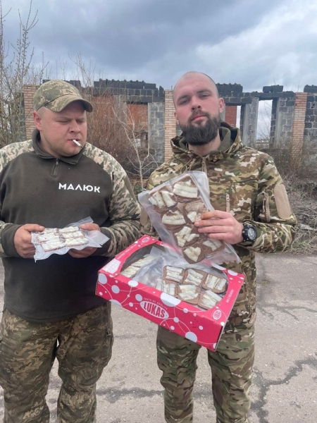 Вижити в норі легше з матрацом, подушкою і бутербродом з салом: як волонтерка з Лубен досі закриває базові потреби фронту