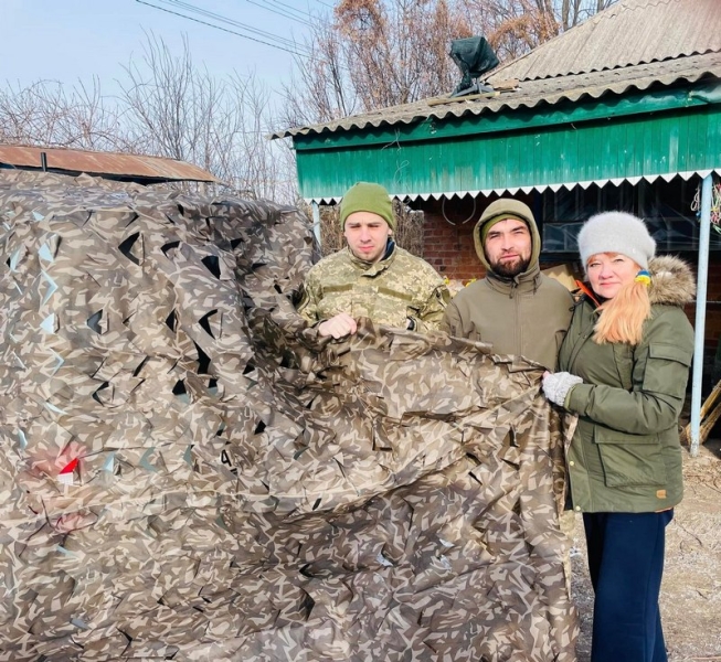 Вижити в норі легше з матрацом, подушкою і бутербродом з салом: як волонтерка з Лубен досі закриває базові потреби фронту